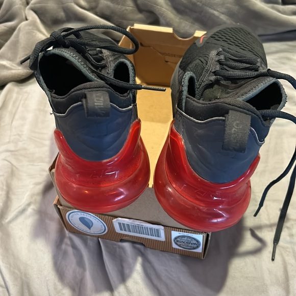 Nike - Picture 3 of 9